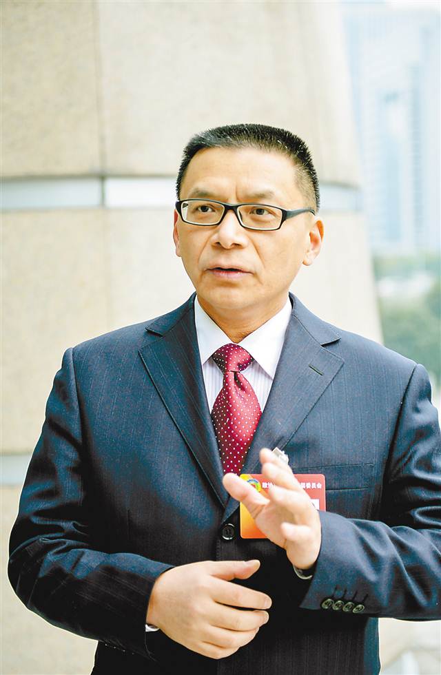 柯文哲妻子要求对其丈夫公平审判柯文哲妻子要求对其丈夫进行公平审判，公众眼中的正义天平